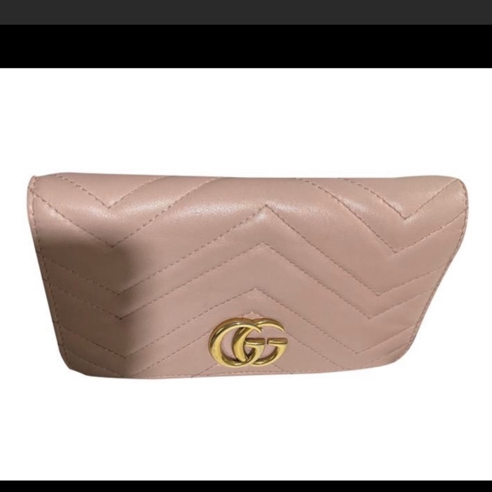 Authentic GG Marmont Chain Flap Bag Matelasse
Leather Mini